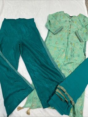 🍐 Aurelia Traditional Indian Dress Set